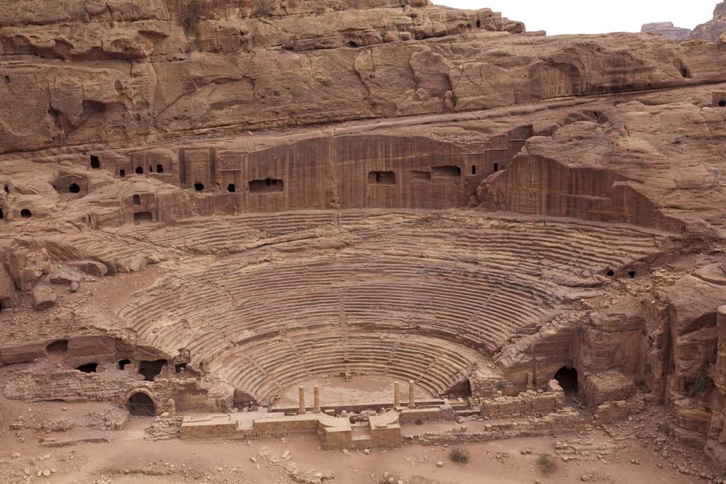 Grande Teatro all'aperto scavato nella roccia in Giordania