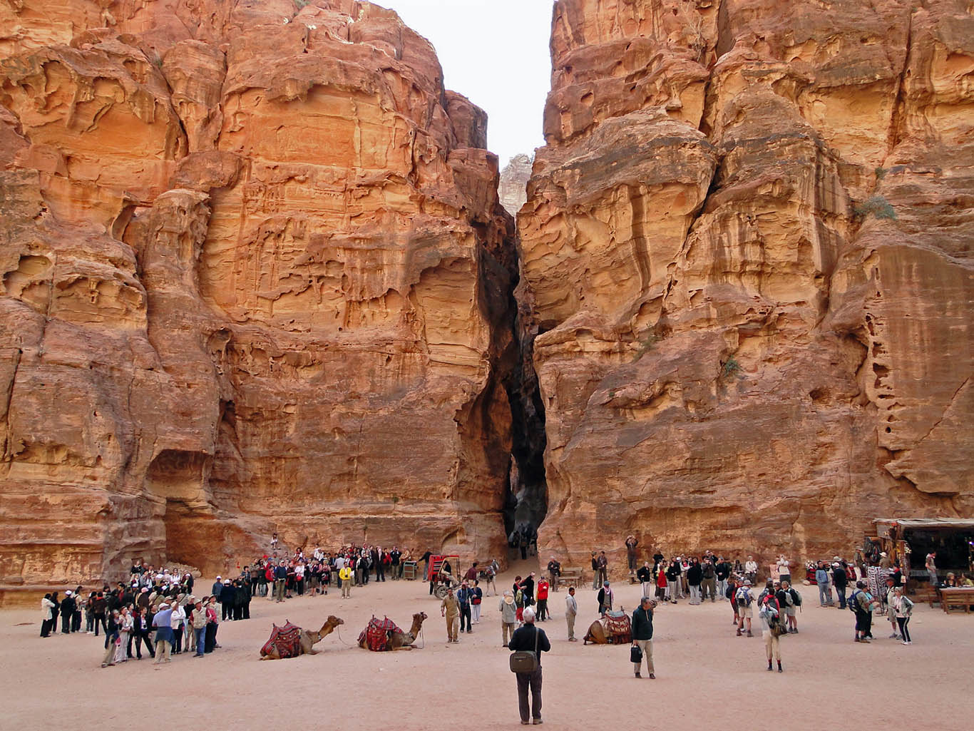 Vista della gola Siq, all'ingresso della città di Petra