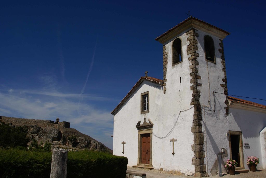 Marvão, Igreja de Santa Maria su promontorio roccioso a Nazaré, meta spirituale e balneare del Portogallo