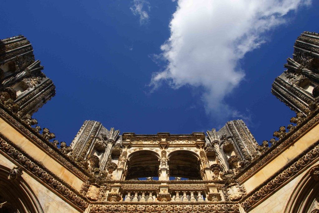 Dettaglio della facciata decorata del Monastero di Batalha, capolavoro gotico portoghese