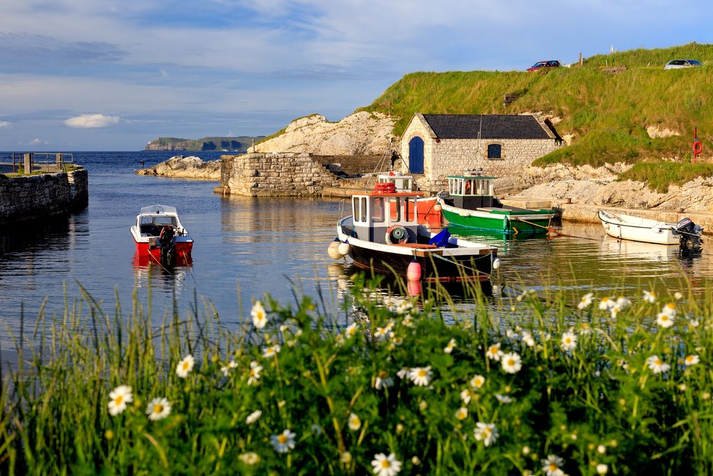 Barche ormeggiate nel porto di Ballintoy