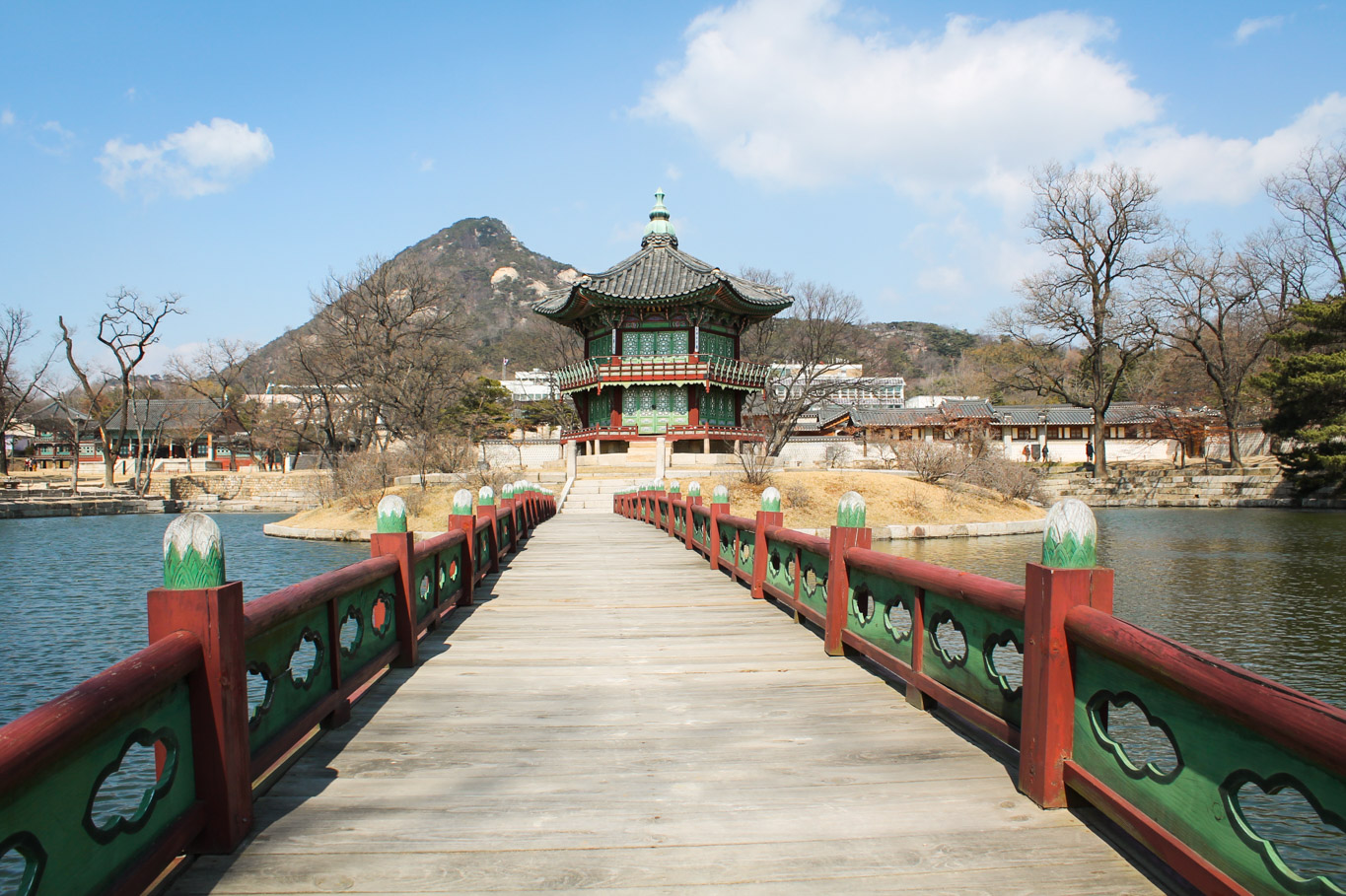 Ponte d'ingresso al Tempio di Beopjusa, viaggio in Corea